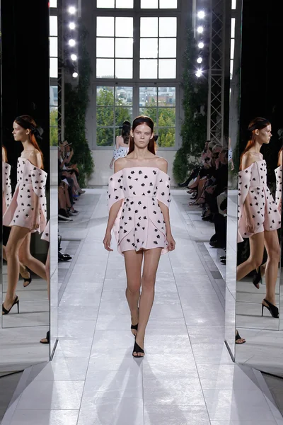 Look 19